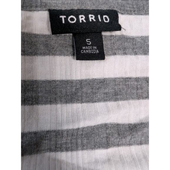 Torrid womens shirt Size 5x 28 Plus Gray White Striped Henley Top Tunic EUC - Picture 3 of 11
